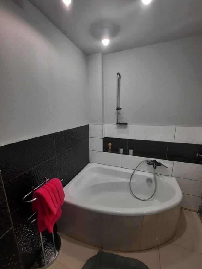 Apartmán Apartament Zorzy Przy Instytucie Kardiologii Anin Varšava Exteriér fotografie